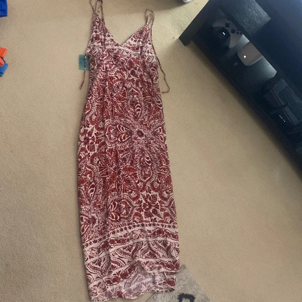 Red and white dress - Picture 5 of 6